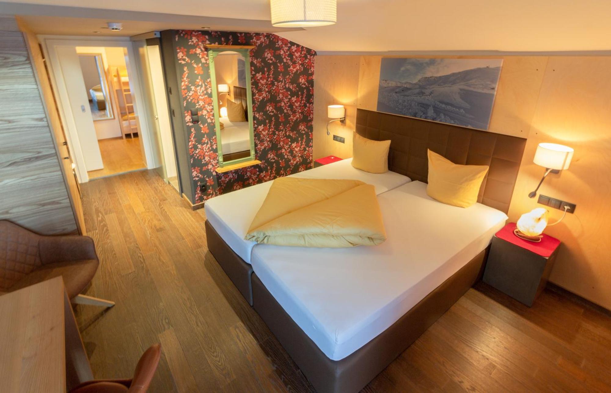 Wohlfuehlhotel Hubertushof Stuben am Arlberg Exterior foto